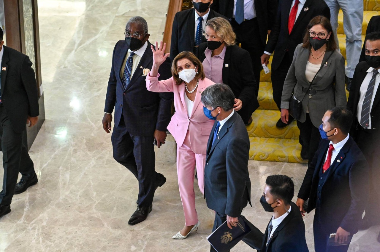 US House Speaker Nancy Pelosi’s plans to visit Taiwan has created a storm in the South East Asian region, especially in China. After a week-long uncertainty, Nancy Pelosi flew to Taiwan on an Air Force passenger jet on Tuesday. She is the highest-ranking US official visiting Taiwan in the last 25 years, even after China’s warning against the visit.  China summoned an American official on Wednesday in Beijing that lodged a stern protest against her, after hours Mrs. Pelosi spoke to the Taiwanese Parliament. China warned that the US would “pay a price” for its “mistakes” and moreover, warned the Washington to stop using the issue of Taiwan to criticize China in any way.   Meantime, Pelosi said in a press meeting in Taipei, Taiwan that the US does not want anything to happen to Taiwan by force. “We want Taiwan to always have freedom and security, we are not backing away from that,” she said. Pelosi also said, “Now, more than ever, America’s solidarity with Taiwan is crucial, that’s the message we bring in today.” while speaking at an event alongside Taiwanese President Tsai Ing-wen.  Pelosi’s visit stretched up tensions between China and the United States because China claims Taiwan as part of its territory, and the tussle between Taiwan and China has become intense since China sent its air jets into the territory of Taiwan last year. Additionally, China announced military retaliation, to which Taiwan’s military responded that they have the ability to defend national security.  "As China uses its soft-power in order to gain support, we have to talk about Taiwan in terms of its technological advancement and show people Taiwan's courage to become more democratic," she said. "Demonstration of democracy offers a strong contrast to what's happening in mainland China. No more evidence is needed on what happened in Hong Kong, one country two systems didn't happen. We don't want anything to happen to Taiwan by force," she added.  Meanwhile the standoff between China and Taiwan, the social media accounts of US envoy Nancy Pelosi were booming with comments and reactions from all over the globe.    CheckBrand has analyzed the online presence of Nancy Pelosi and found out that her online engagement is 3.9M, along with 5.1% positive and 27.9% negative sentiments and, in total, her Search Engine Score is 1041. Her digital presence is making a remark all over the world.  *The above data gathered from past 48 hours.