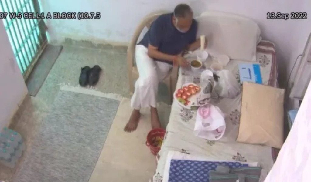 Satyendar_Jain_lavish_meal_1024x600